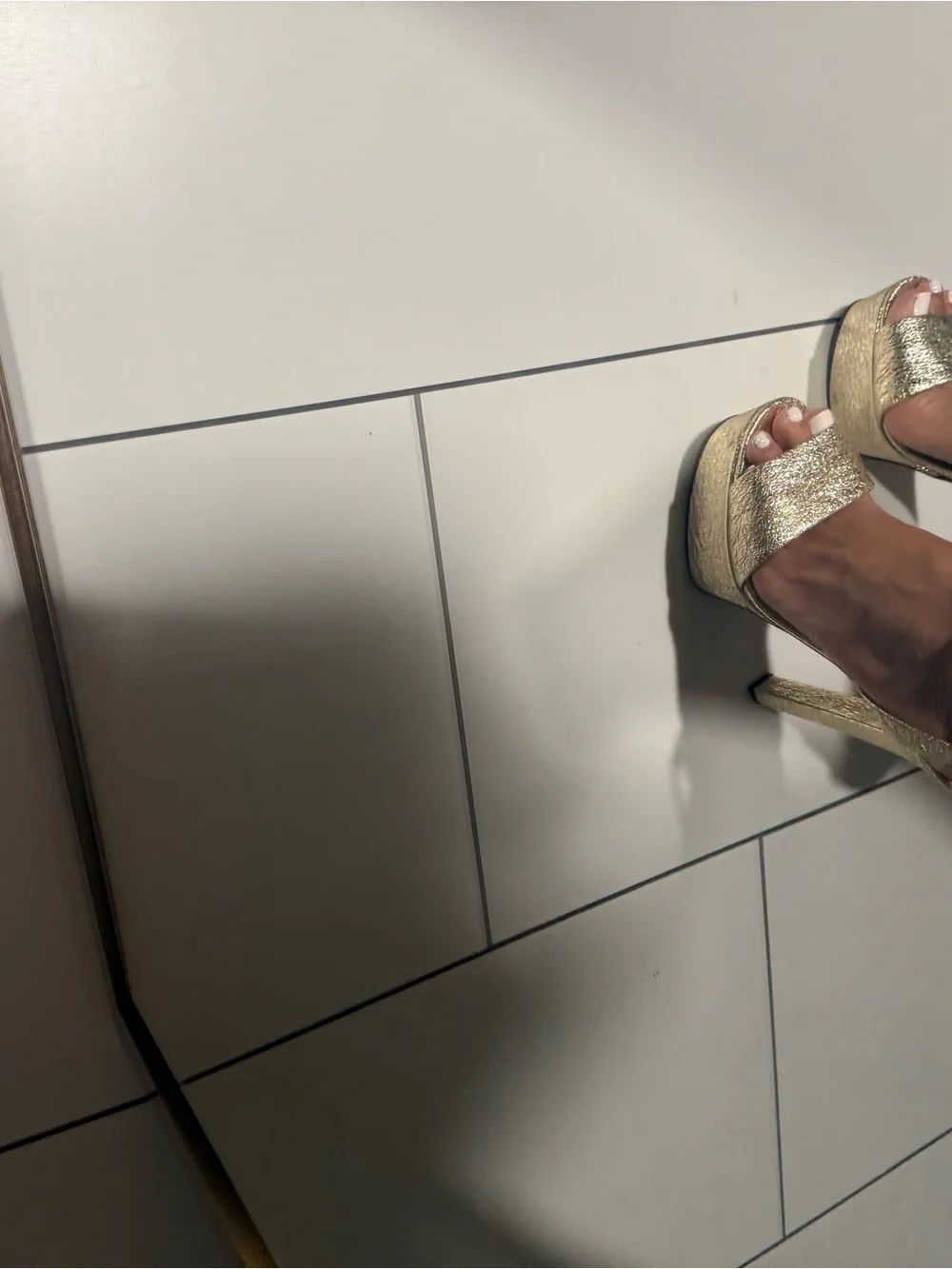 Gucci Gold Glitter Platform Ankle-Strap Heels very confortable!